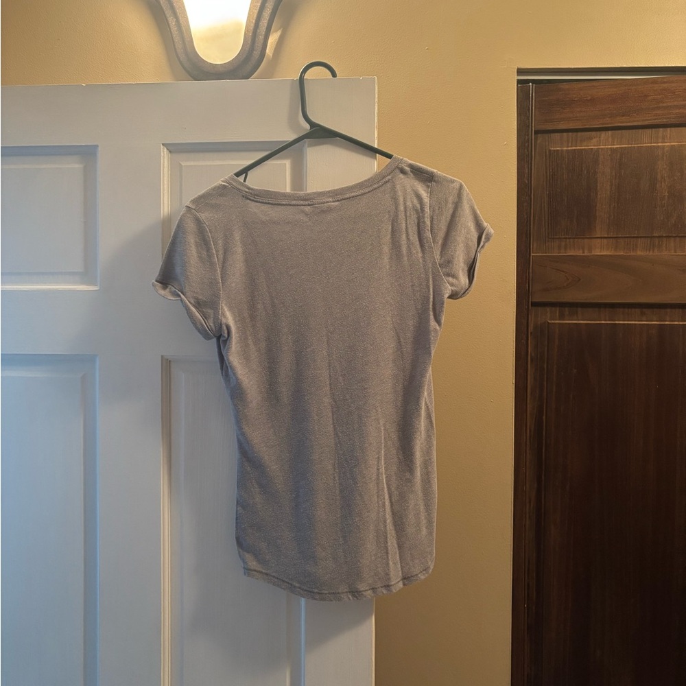 Hollister Gray T-Shirt with Orange Flower - Picture 2 of 3